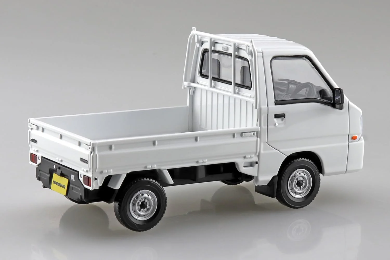 Aoshima 1/32 Snap Subaru Sambar Truck (Frost White) - Image 4