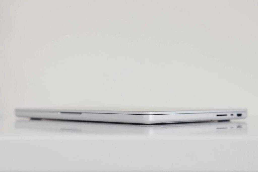 Apple MacBook Pro 16" 2021 Apple M1 Max 512GB 16" [*Refurbished: Very Good] - Image 3