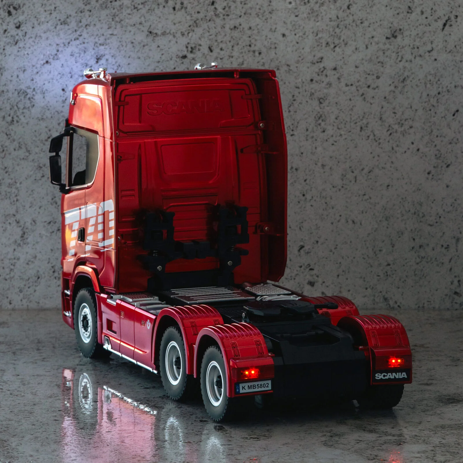 Gem Toys Scania Licensed RC Remote Control Truck with Lights & Sound - Image 8