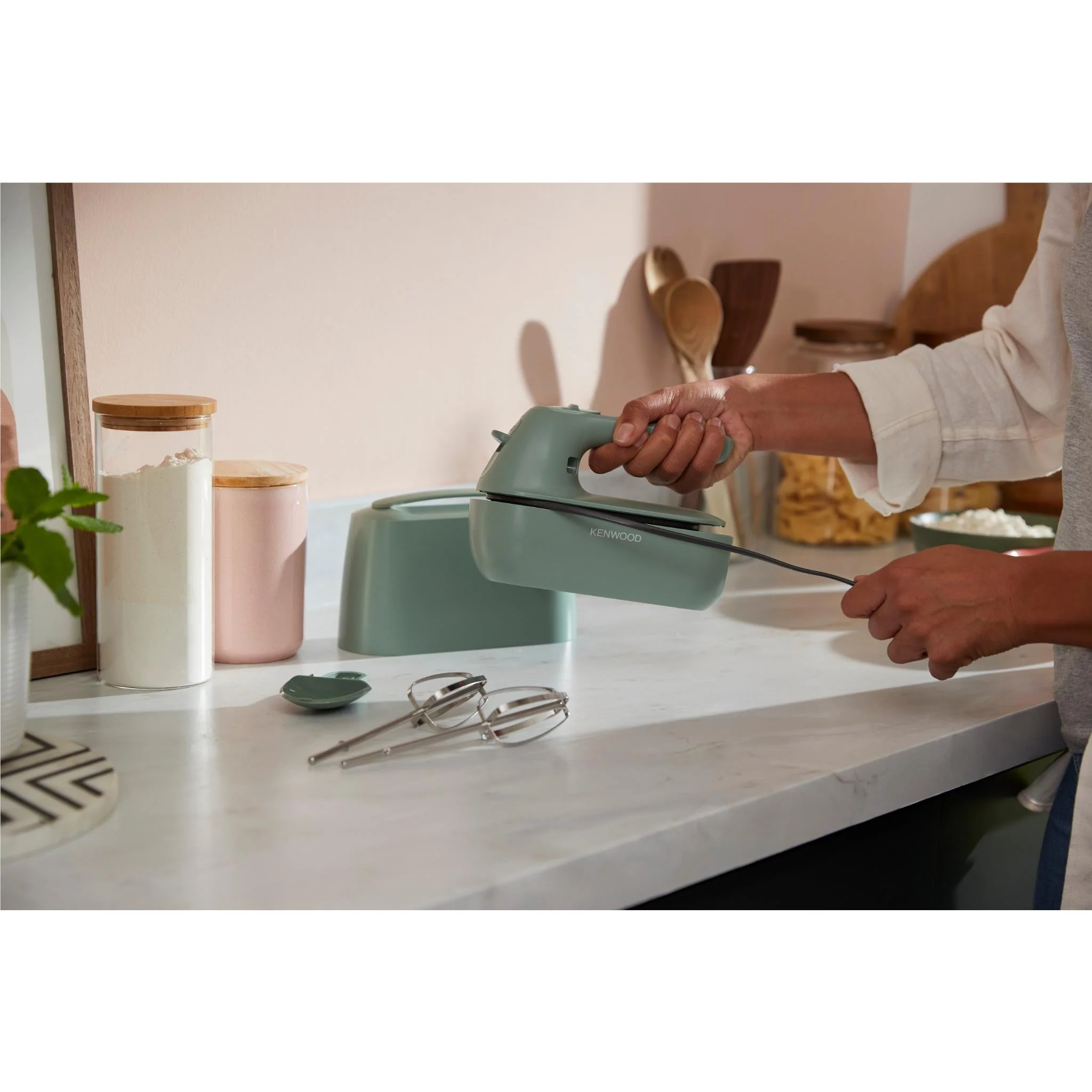 Kenwood QuickMix Go Hand Mixer with Case (Eucalyptus Green) - Image 6