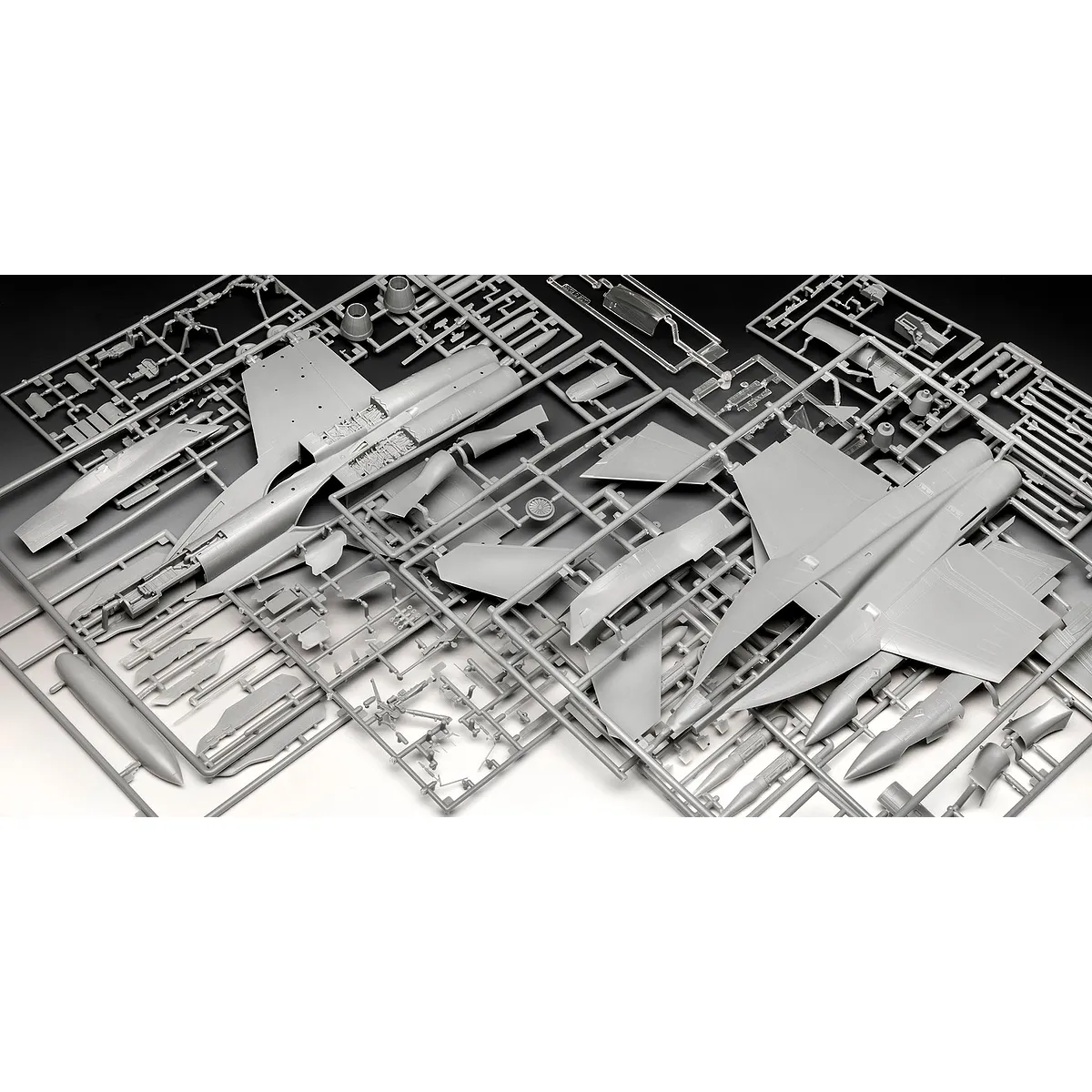 Revell 1/48 F/A-18E Super Hornet ‘Top Gun: Maverick’ Scaled Plastic Model Kit - Image 7