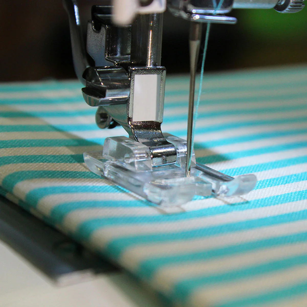 SINGER Satin Stitch Snap-on Presser Foot - Image 2