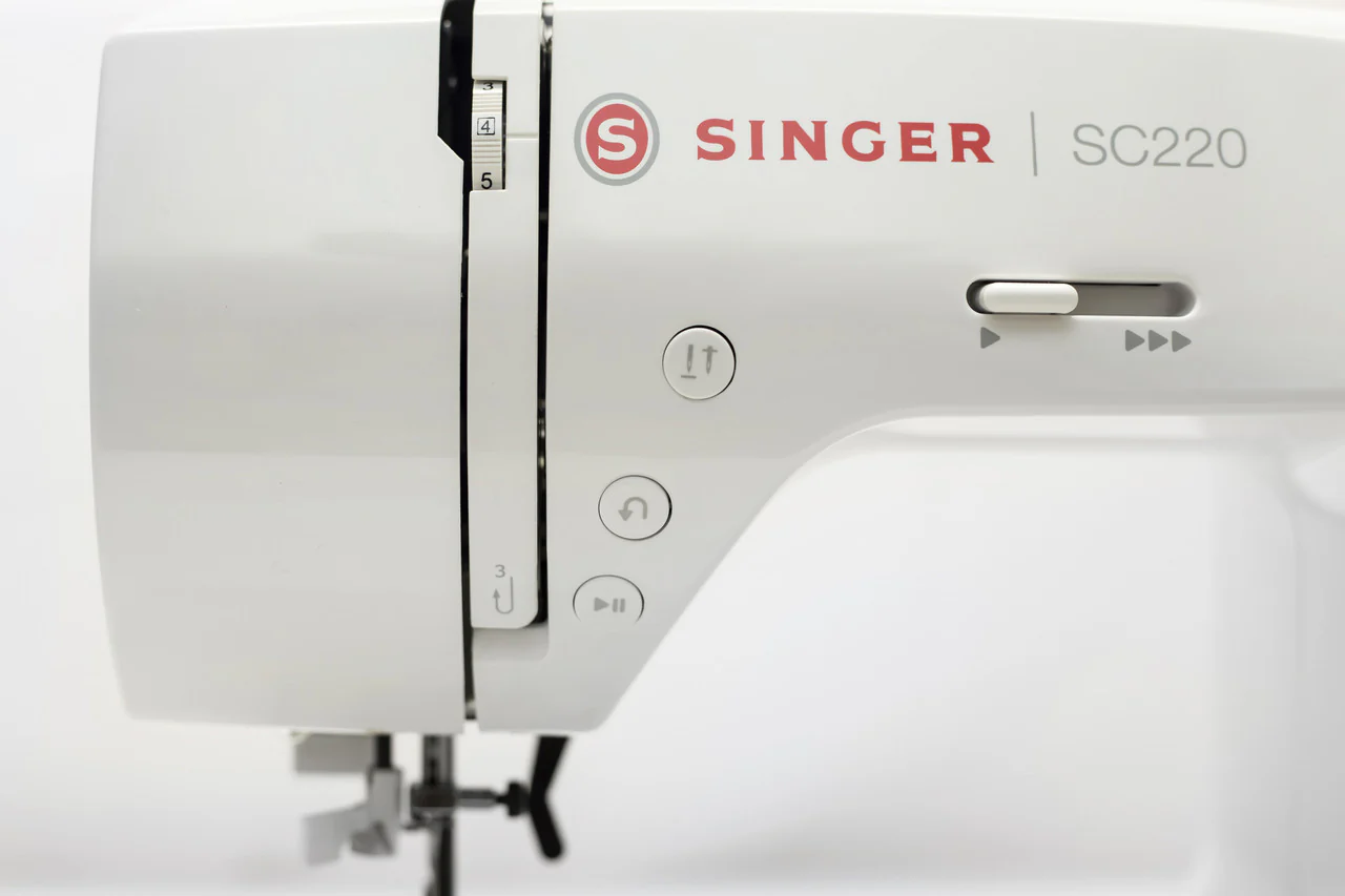 SINGER SC220 Sewing Machine - Image 3